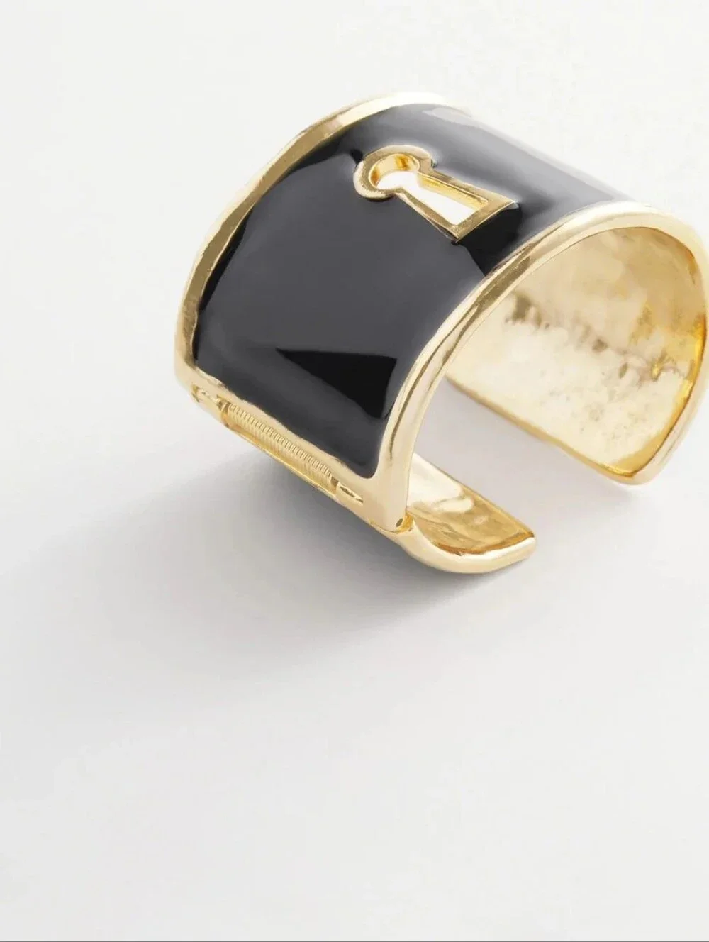 NWT Chico's Cuff W Keyhole